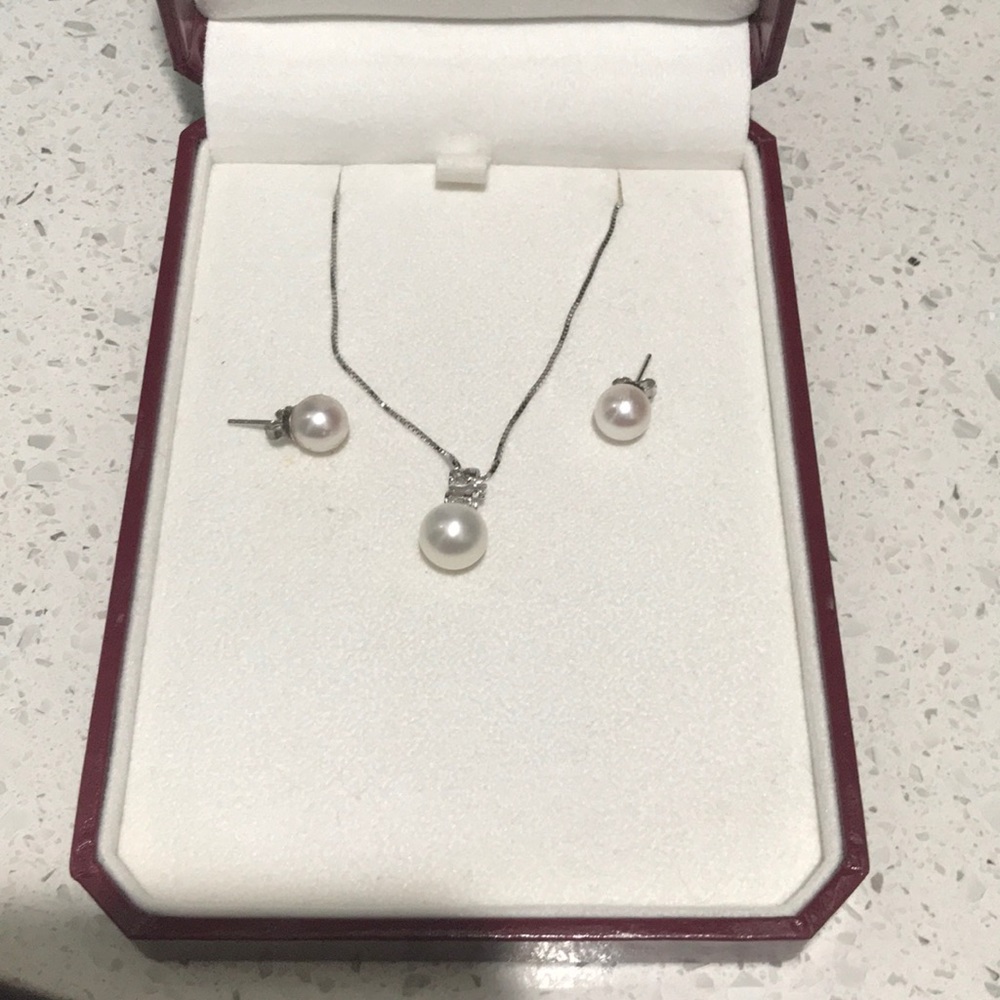 Real pearl earring+necklace